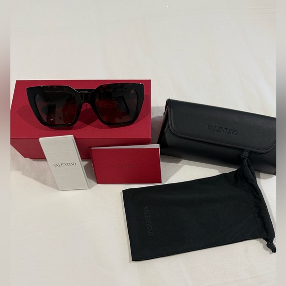 Valentino Havana Sunglasses with Rockstud Accents on either side - Picture 2 of 11